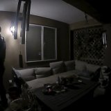 Selon les images prises par leurs caméras vidéo, les policiers ont frappé au numéro 5305 de l'avenue Valley View, au lieu du 5308.
